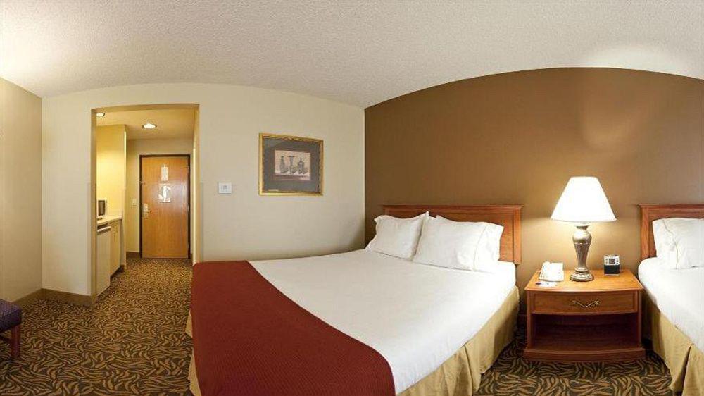 Holiday Inn Express Hotel & Suites Columbus By Ihg Ngoại thất bức ảnh