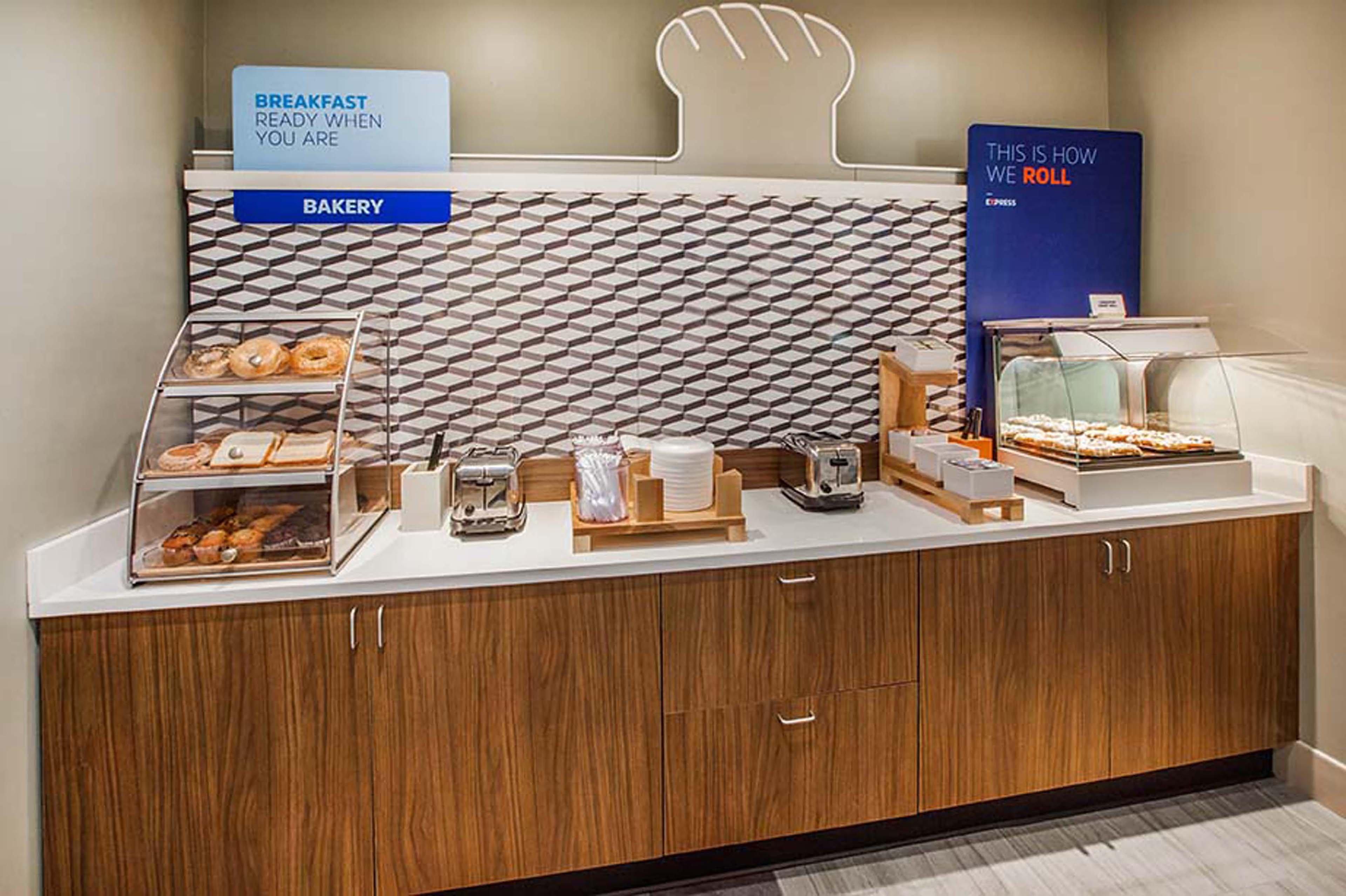 Holiday Inn Express Hotel & Suites Columbus By Ihg Ngoại thất bức ảnh