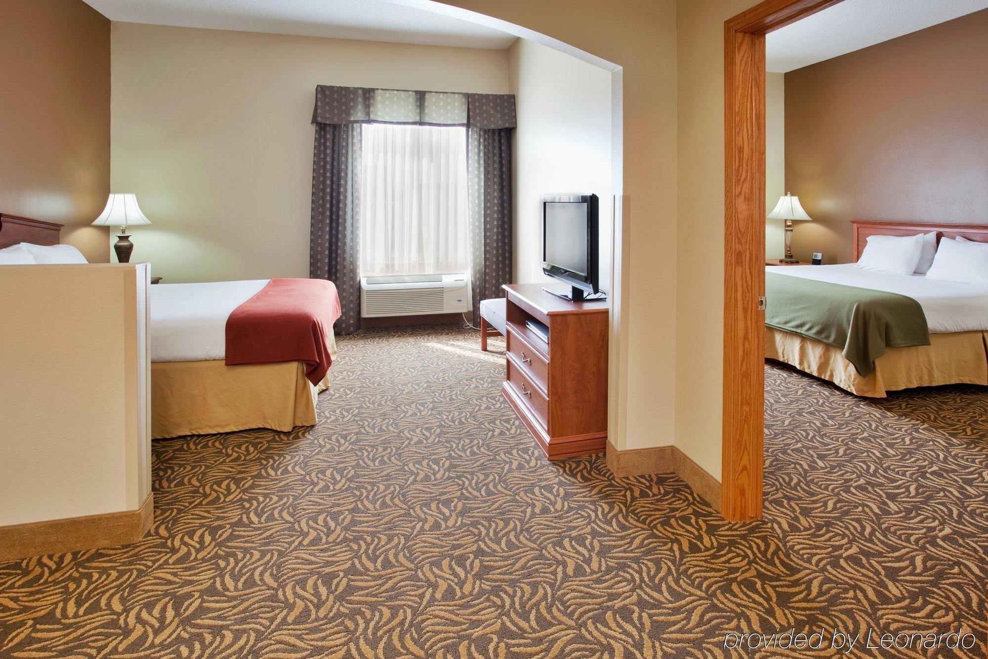 Holiday Inn Express Hotel & Suites Columbus By Ihg Ngoại thất bức ảnh