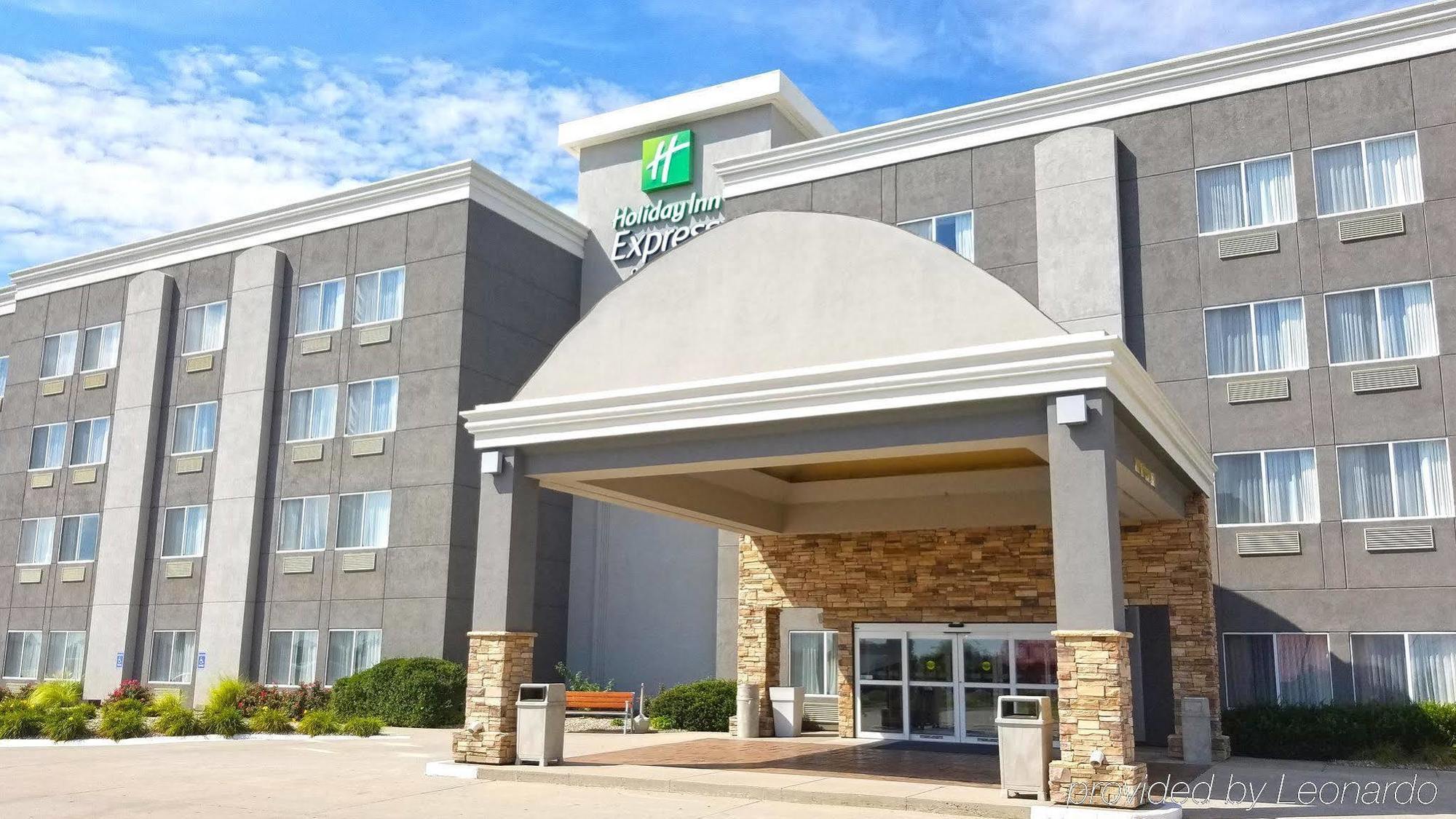 Holiday Inn Express Hotel & Suites Columbus By Ihg Ngoại thất bức ảnh