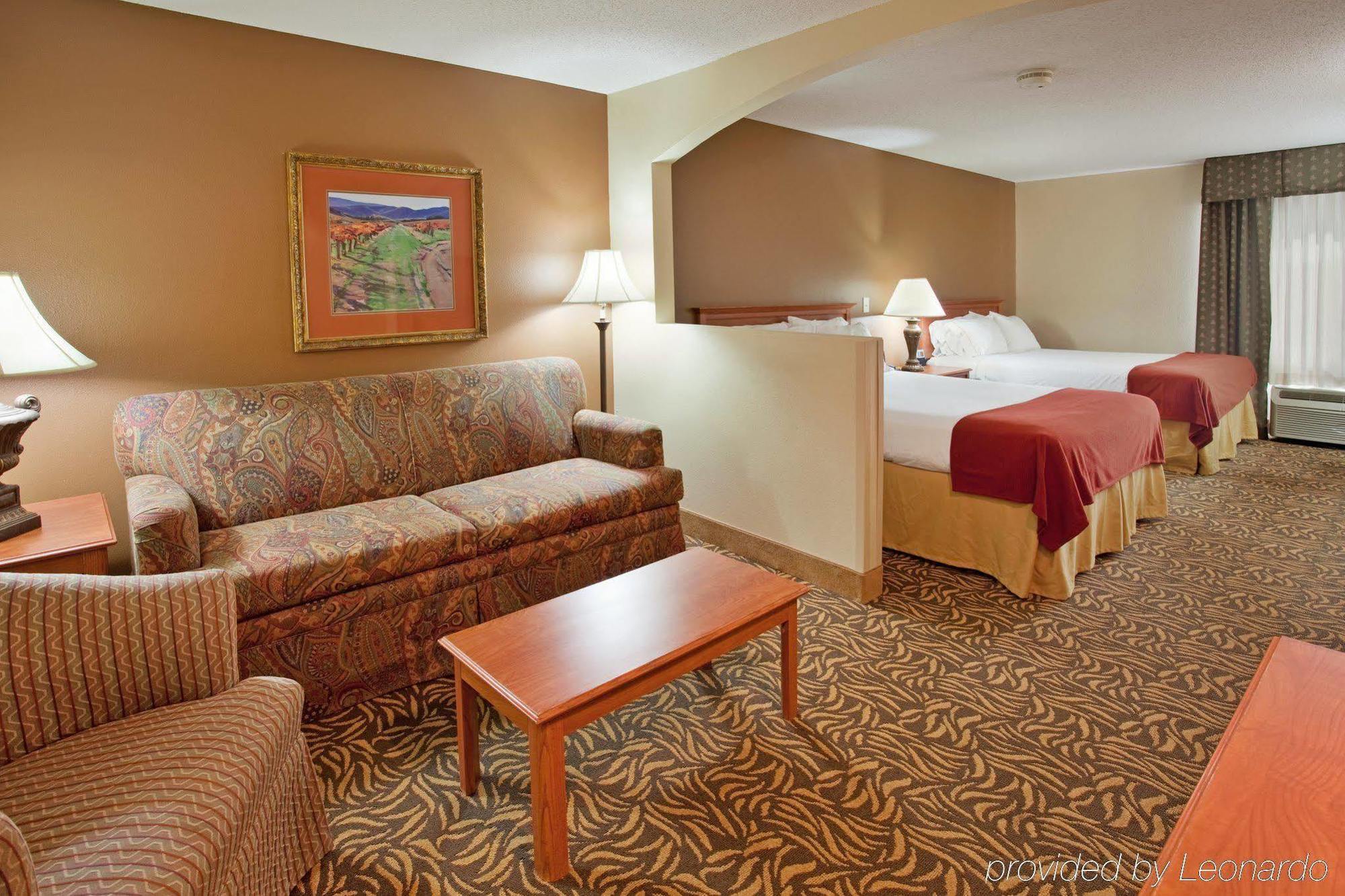 Holiday Inn Express Hotel & Suites Columbus By Ihg Ngoại thất bức ảnh