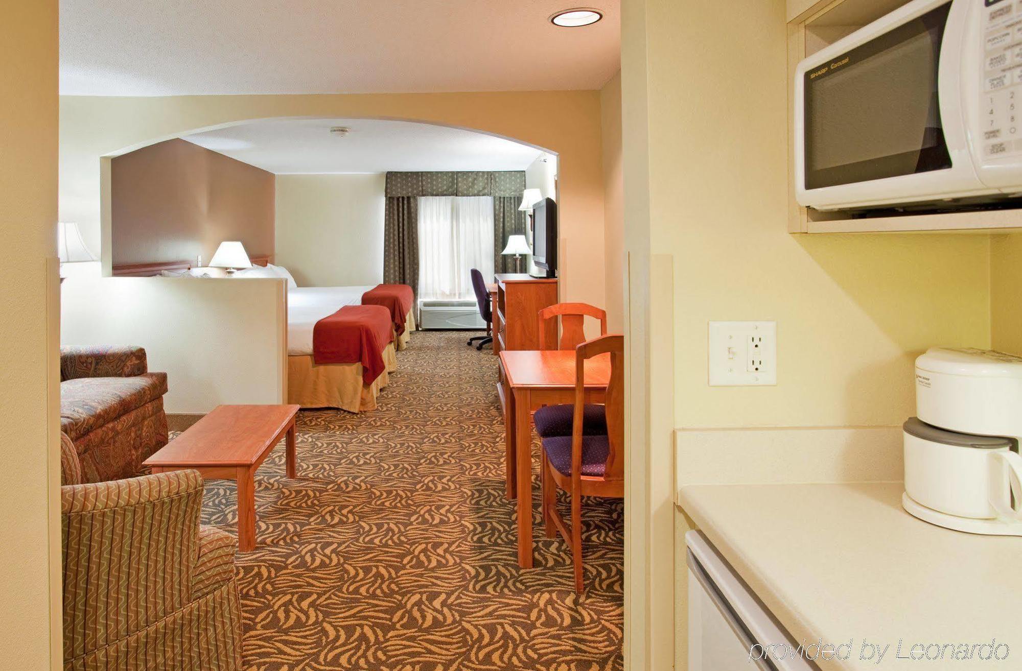Holiday Inn Express Hotel & Suites Columbus By Ihg Ngoại thất bức ảnh