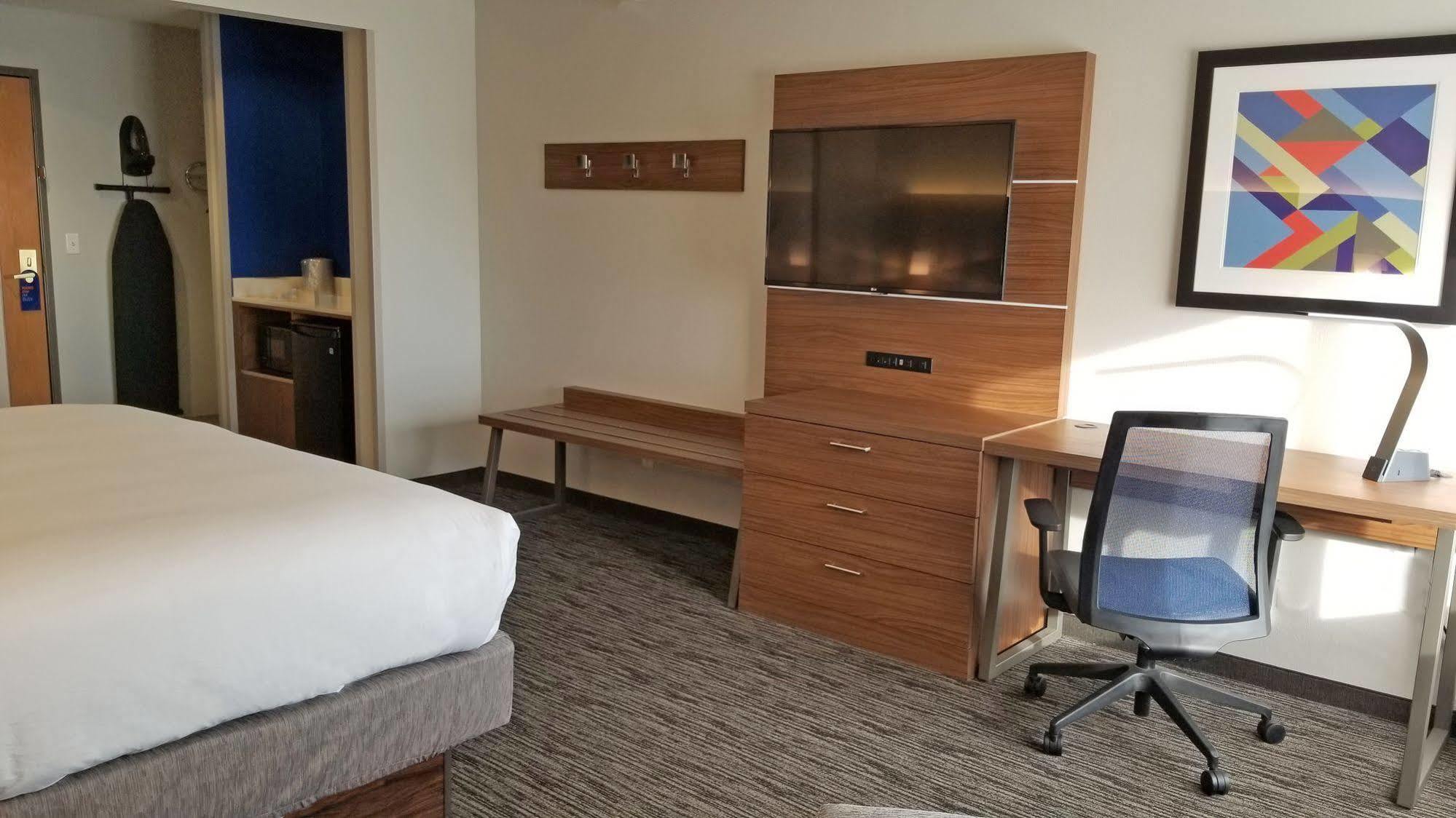 Holiday Inn Express Hotel & Suites Columbus By Ihg Ngoại thất bức ảnh