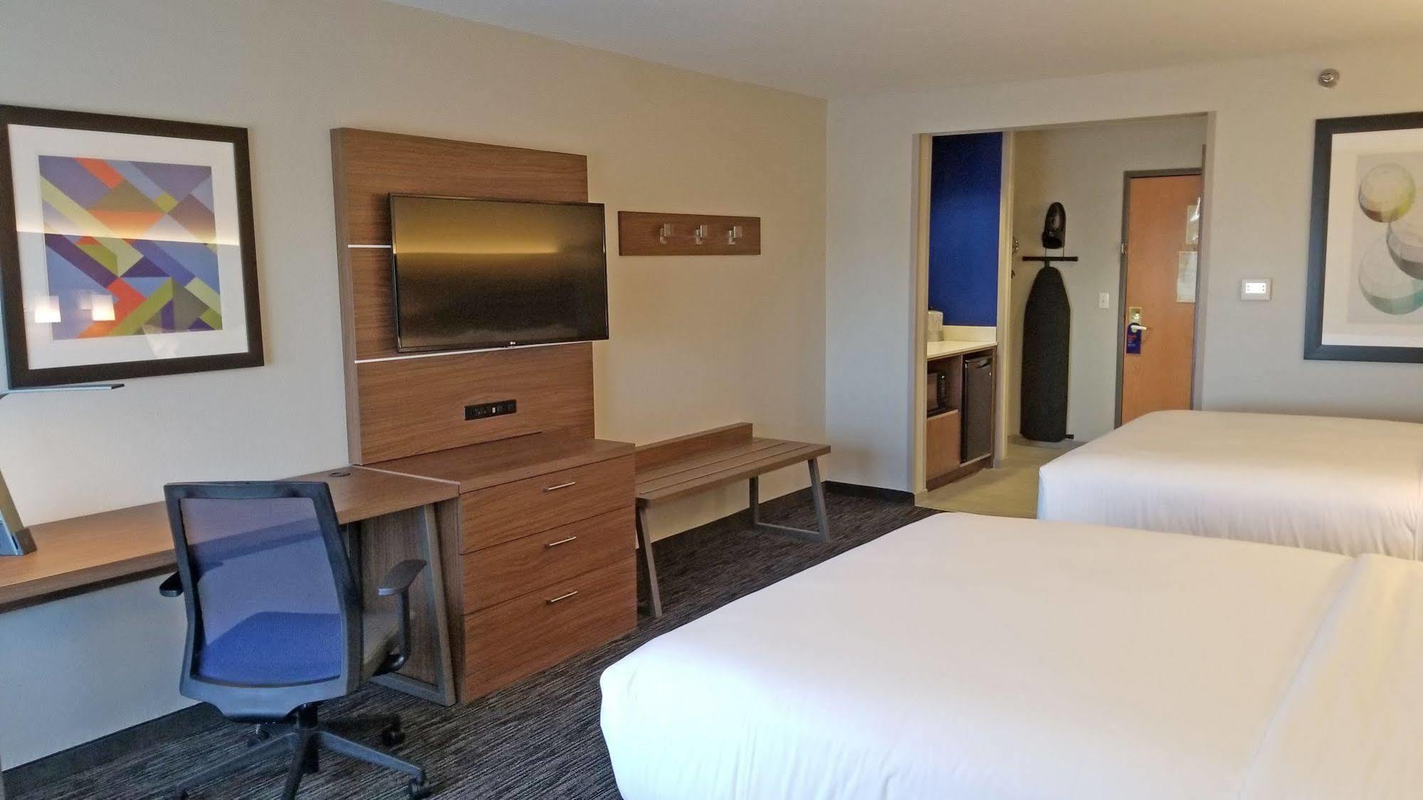 Holiday Inn Express Hotel & Suites Columbus By Ihg Ngoại thất bức ảnh