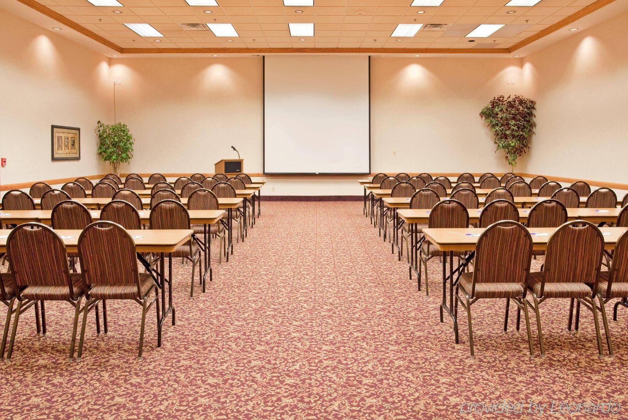 Holiday Inn Express Hotel & Suites Columbus By Ihg Ngoại thất bức ảnh