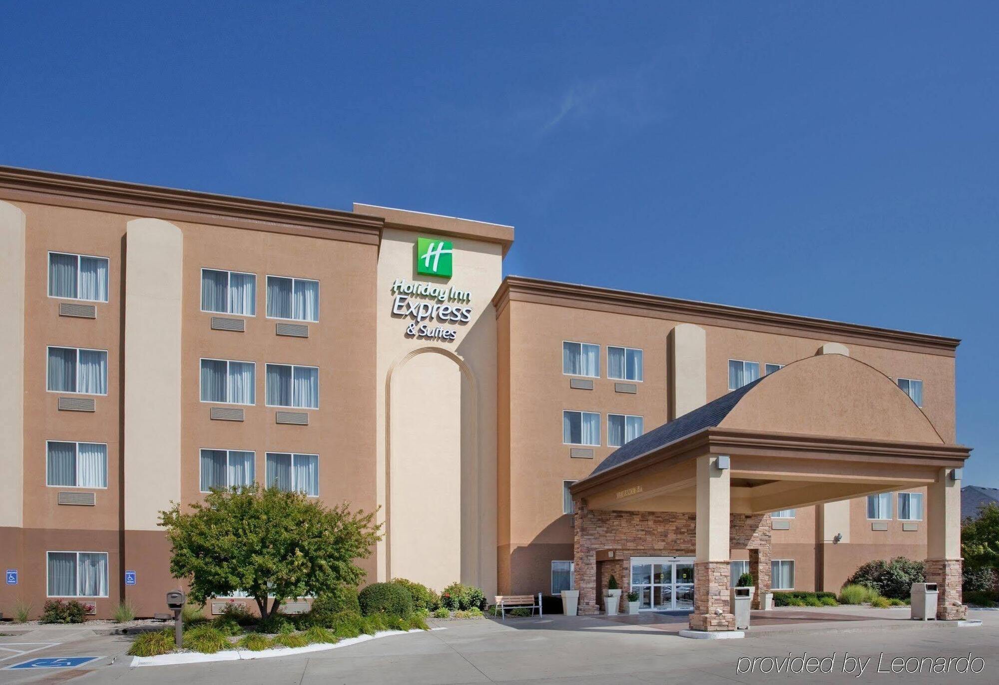 Holiday Inn Express Hotel & Suites Columbus By Ihg Ngoại thất bức ảnh